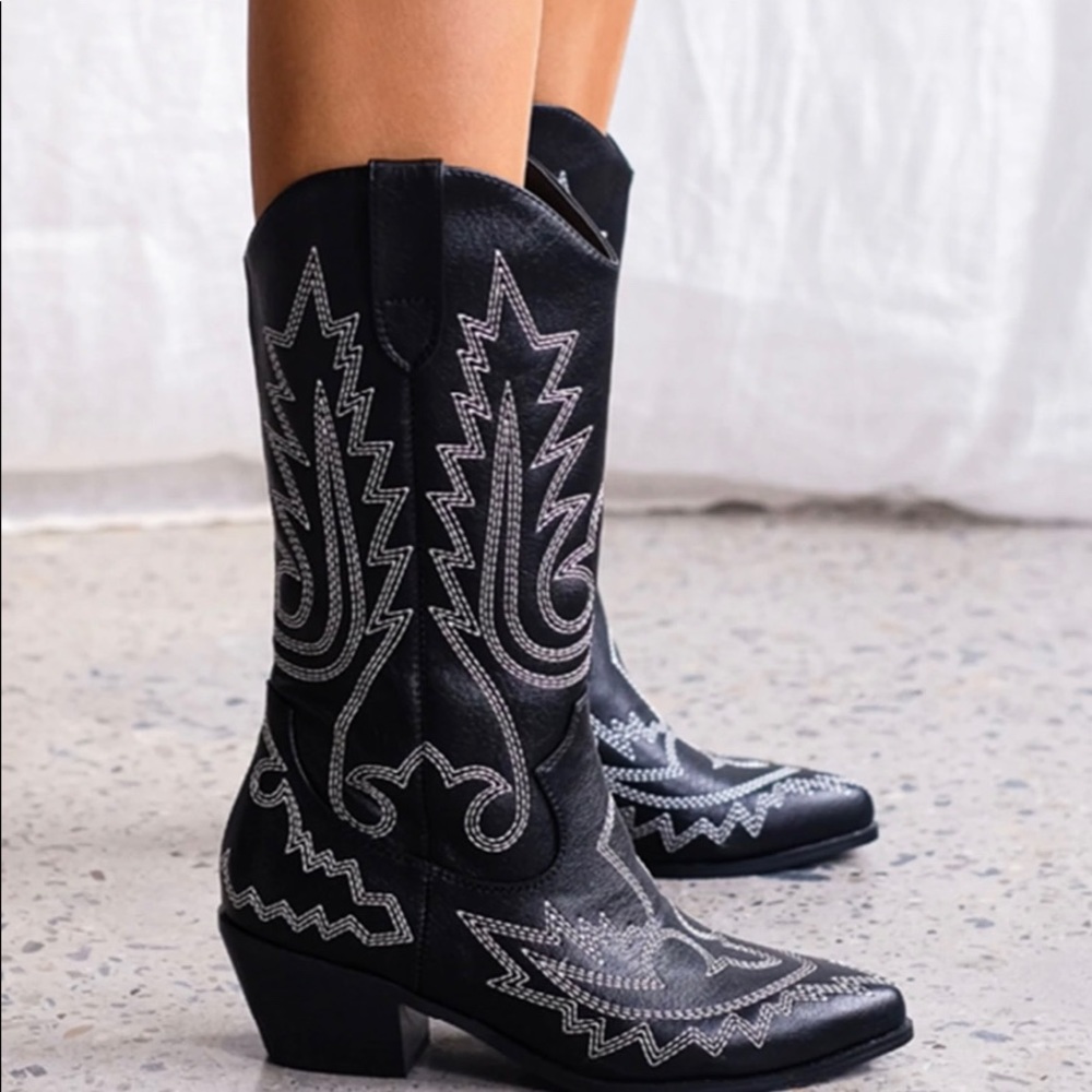 Billini Ultica black and white cowboy boots size 7